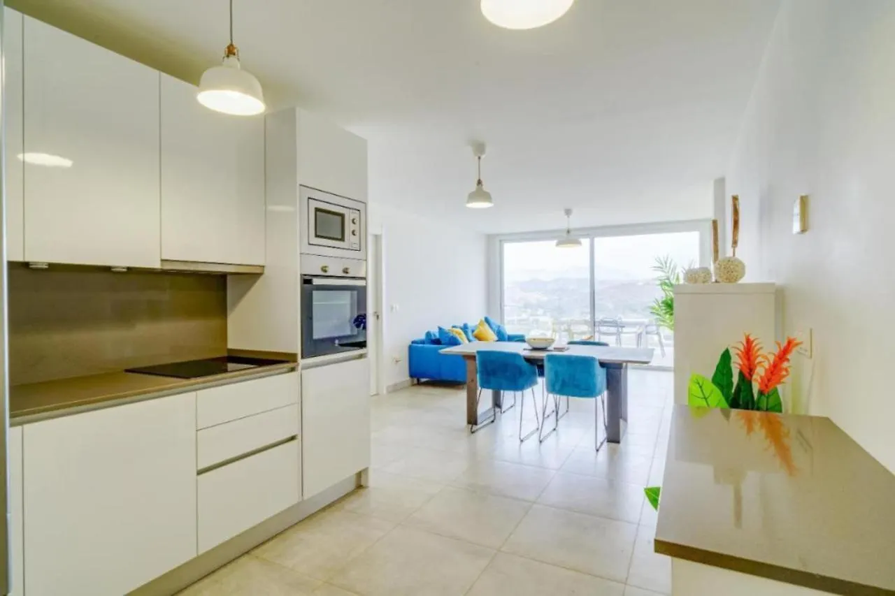 Stunning 2 Bed, 2 Bath Getaway Apartment La Cala De Mijas