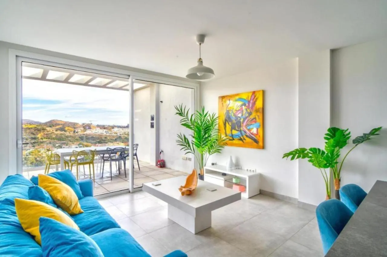 Stunning 2 Bed, 2 Bath Getaway Apartment La Cala De Mijas