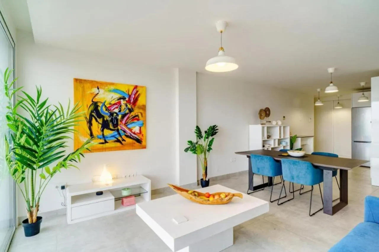 Stunning 2 Bed, 2 Bath Getaway Apartment La Cala De Mijas